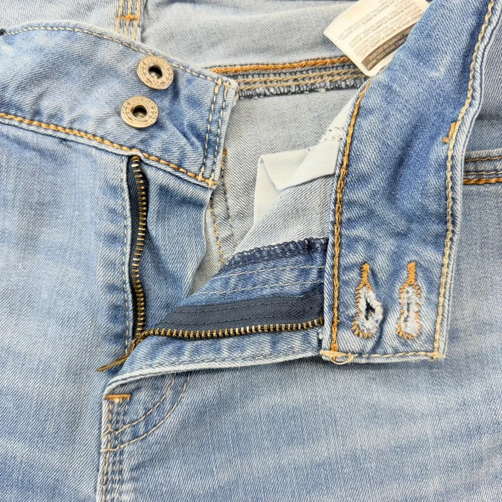 Levis Womens Medium Wash Denim Cuffed Bermuda Shorts Double Button‎ Size 12 W31